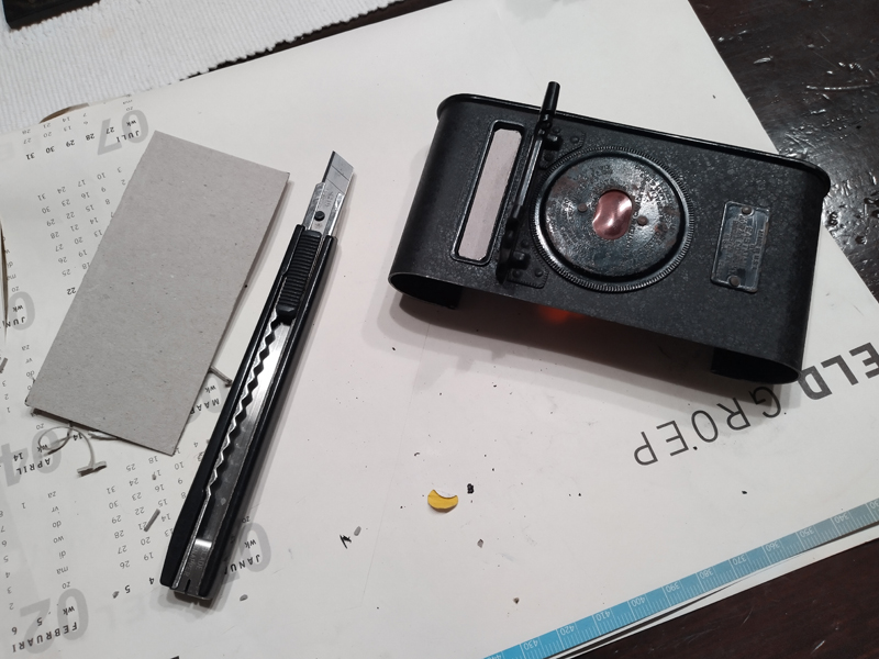 Kodak VPK - sealing the Autographic opening
