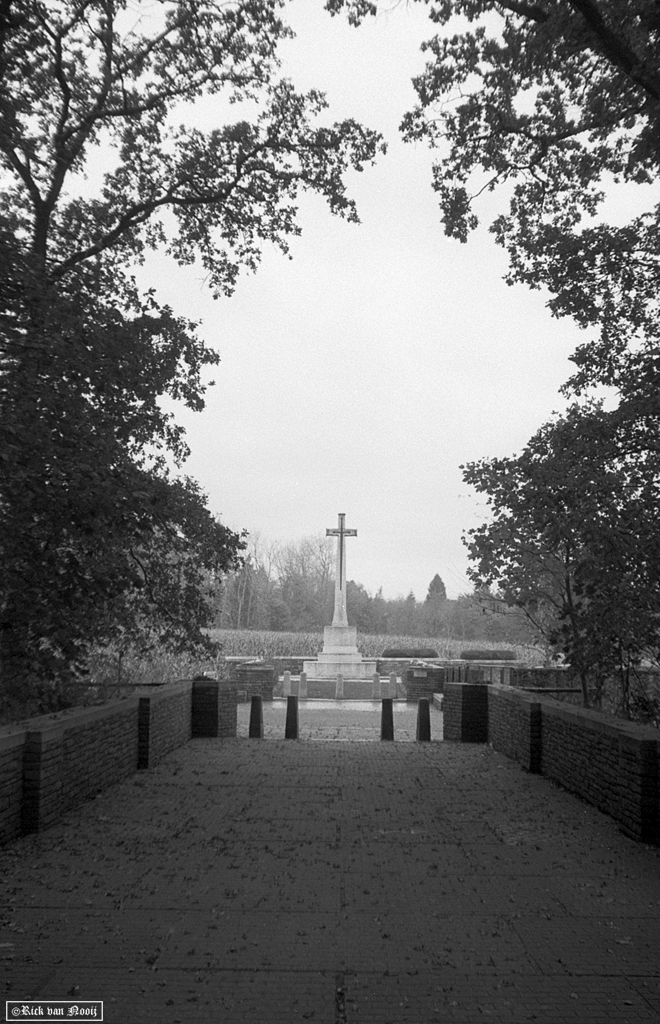 Leica IIIc, 5cm Hektor, Agfa APX 100
