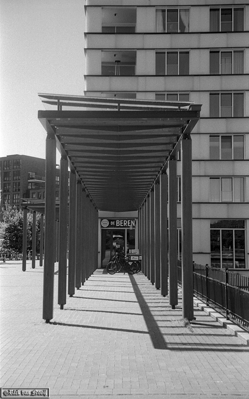 Leica IIIc, Sonnar, Y2 filter, Kodak Double-X
