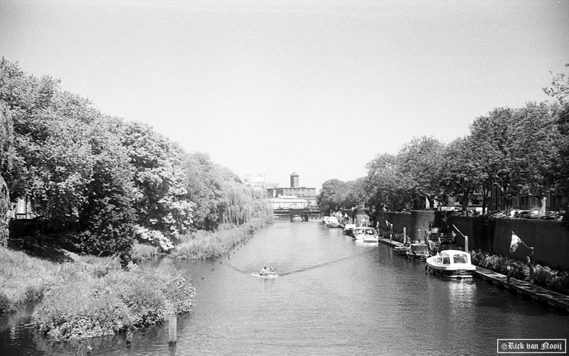 Leica IIIc, Sonnar, Y2 filter, Kodak Double-X
