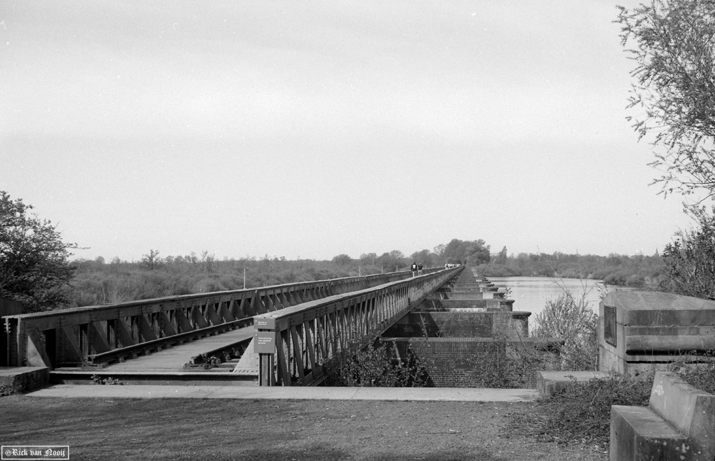 Leica IIIc, 5cm f/2.5 Hektor, Fomapan 100
