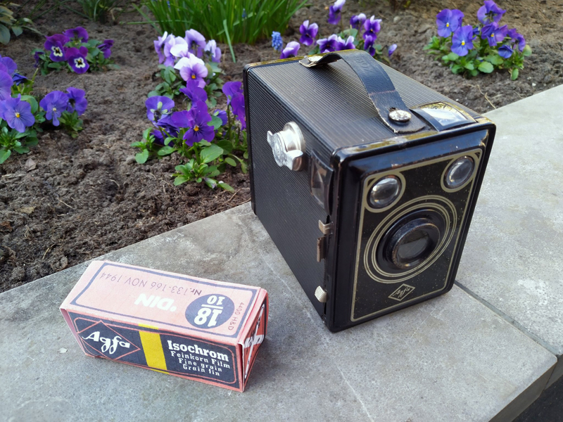 Cleaned up this Agfa Box 45, polished the rollers, cleaned the shutter and fixed the broken strap

