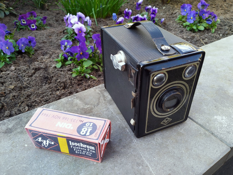 Cleaned up this Agfa Box 45, polished the rollers, cleaned the shutter and fixed the broken strap
