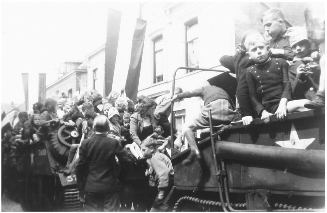 BevrijdingWaalwijk_07_GroteStraat.jpg