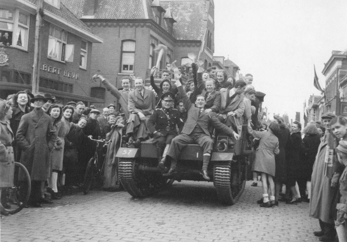 BevrijdingWaalwijk_11_Markt.jpg