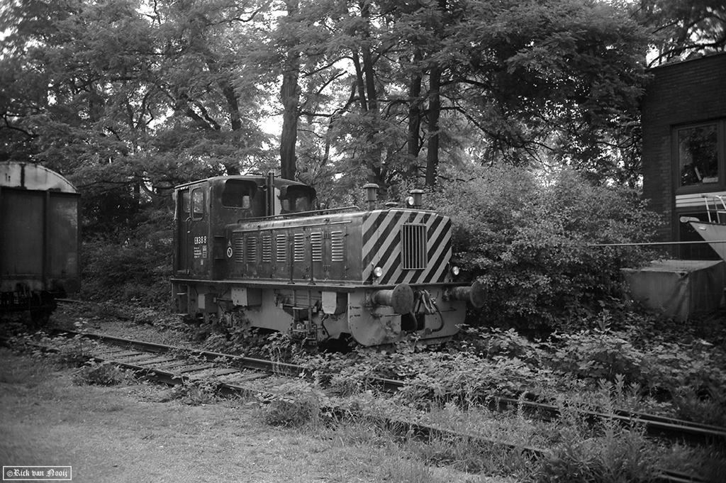 Leica IIIc, Leitz 28mm f/6.3 Hektor, Rollei Retro 80s
