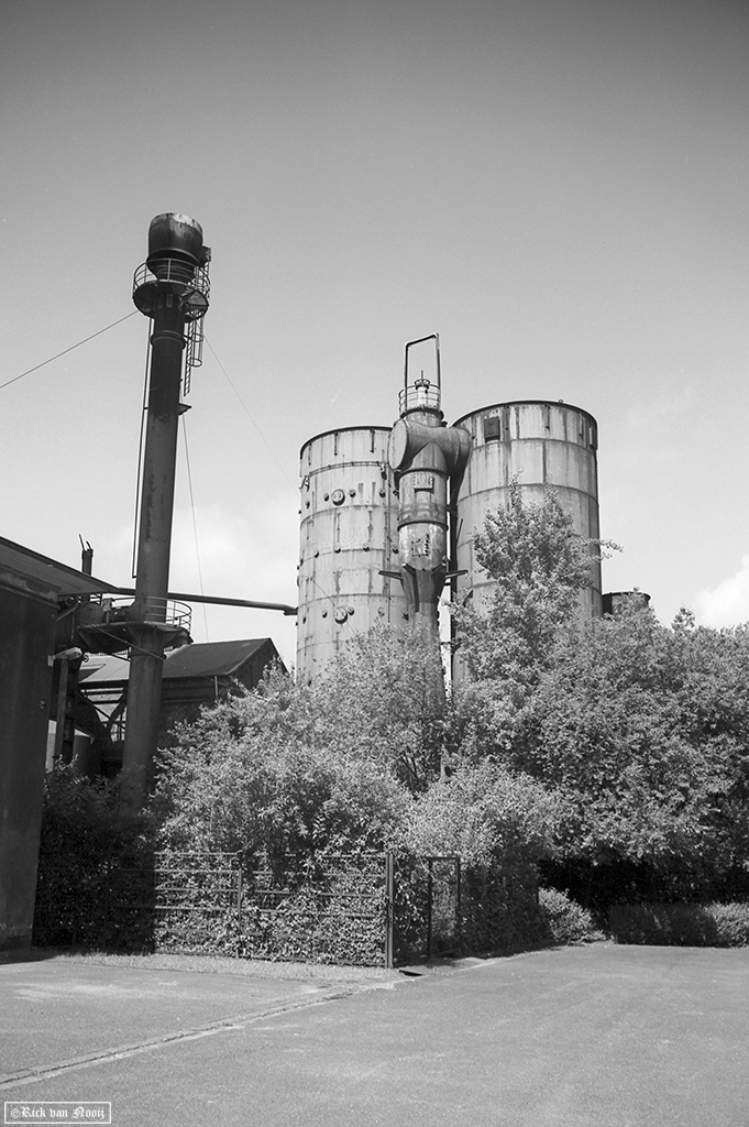 Leica IIIc, Leitz 28mm f/6.3 Hektor, Rollei Retro 80s
