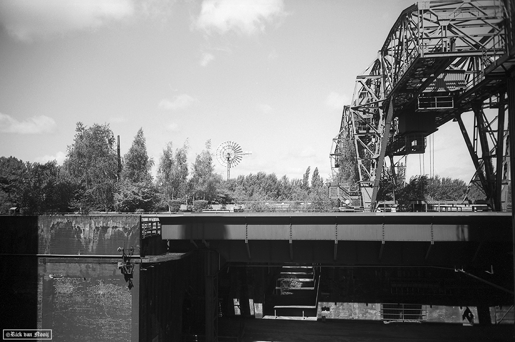 Leica IIIc, Leitz 28mm f/6.3 Hektor, Rollei Retro 80s
