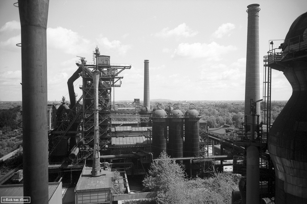 Leica IIIc, Leitz 28mm f/6.3 Hektor, Rollei Retro 80s
