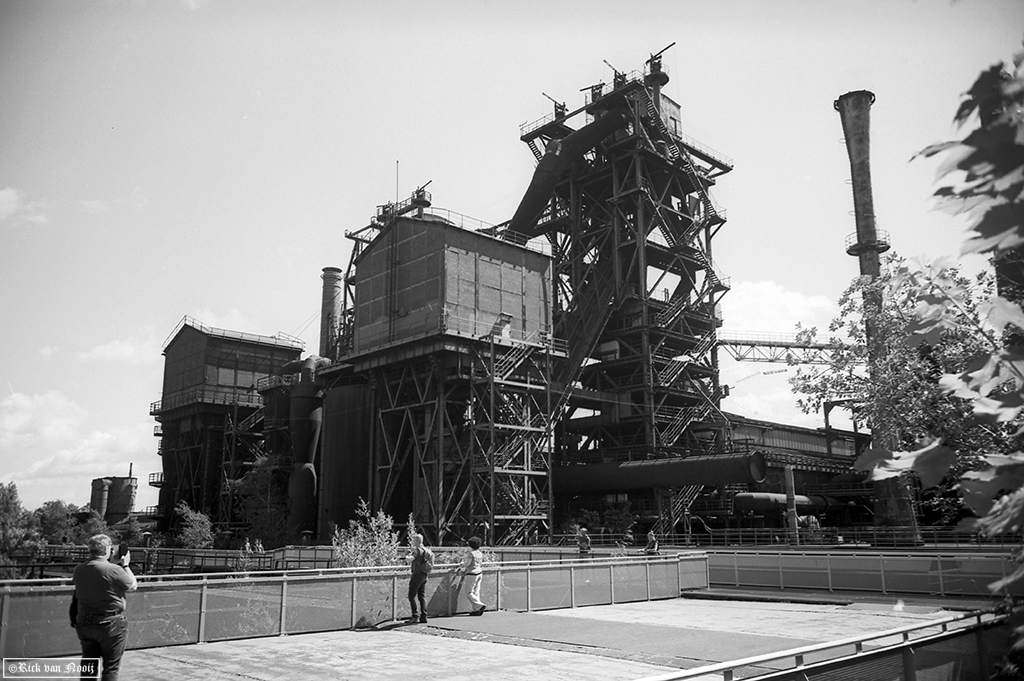 Leica IIIc, Leitz 28mm f/6.3 Hektor, Rollei Retro 80s
