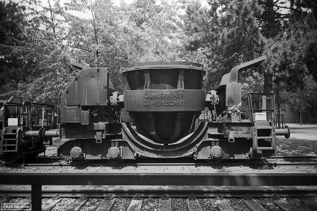Leica IIIc, Leitz 28mm f/6.3 Hektor, Rollei Retro 80s
