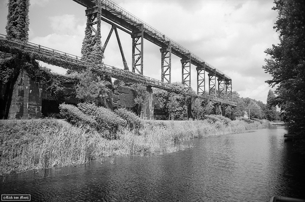Leica IIIc, Leitz 28mm f/6.3 Hektor, Rollei Retro 80s
