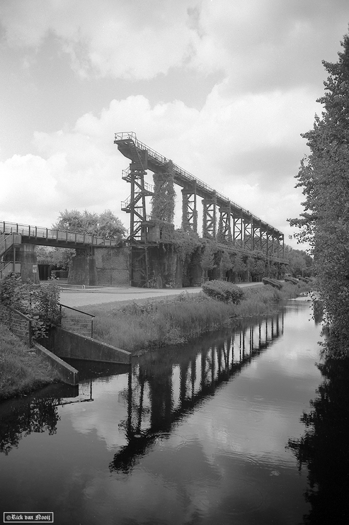 Leica IIIc, Leitz 28mm f/6.3 Hektor, Rollei Retro 80s
