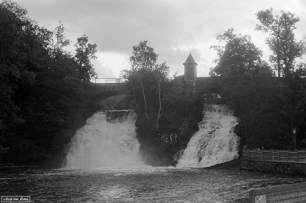 Leica IIIg, 5cm f/2 Summicron, Kodak 5222
