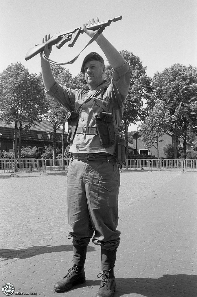 Leica IIIc, 35mm f/3.5 Elmar, Double-X
