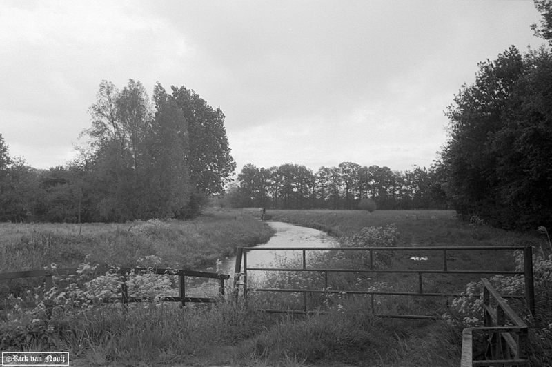 Leitz 3.5cm f/3.5 Elmar, APX 100
