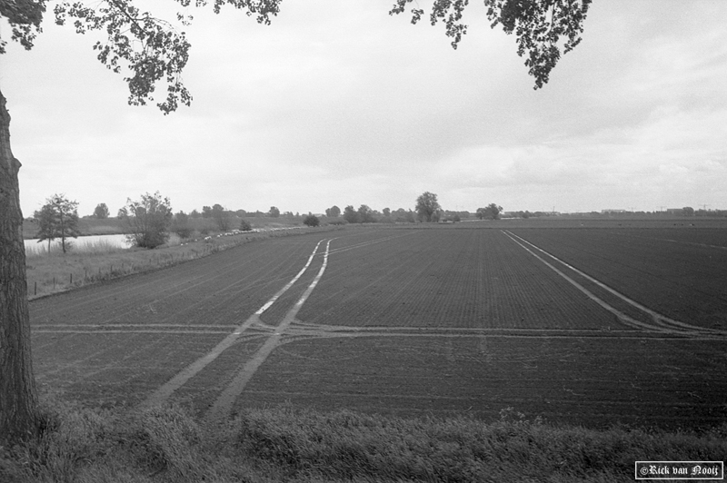 Leitz 3.5cm f/3.5 Elmar, APX 100
