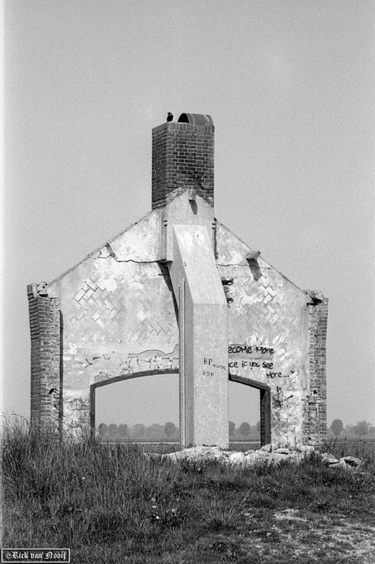 9cm f/4 Elmar, Orange Filter, Agfa APX100
