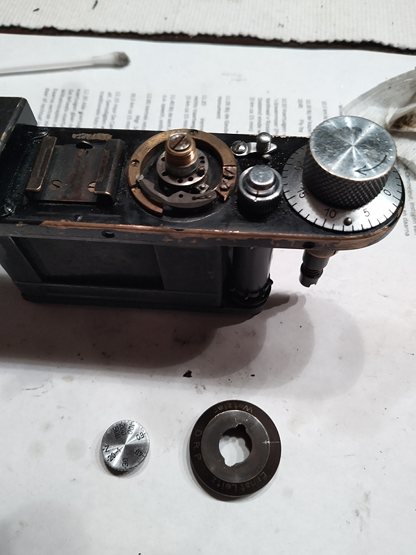 cleaning the speed selector and curtain release gear
