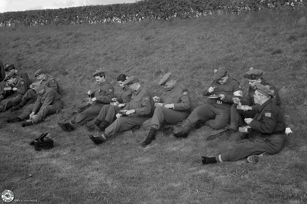 Leica IIIc, 50/2 Summitar, Y2 Filter, Rollei Retro 80s
