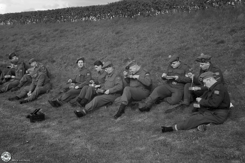 Leica IIIc, 50/2 Summitar, Y2 Filter, Rollei Retro 80s
