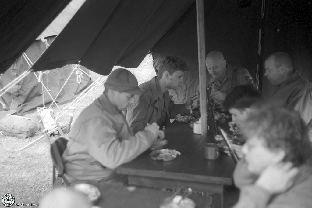 Leica IIIc, 50/2 Summitar, Y2 Filter, Rollei Retro 80s
