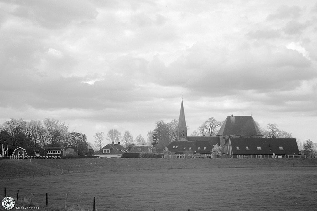 Leica IIIc, 50/2 Summitar, Y2 Filter, Rollei Retro 80s
