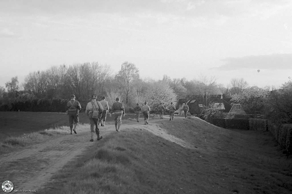 Leica IIIc, 50/2 Summitar, Y2 Filter, Rollei Retro 80s
