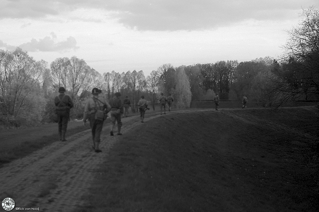 Leica IIIc, 50/2 Summitar, Y2 Filter, Rollei Retro 80s
