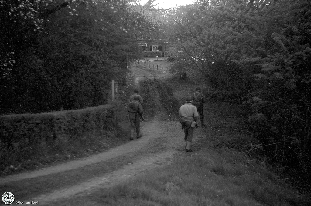 Leica IIIc, 50/2 Summitar, Y2 Filter, Rollei Retro 80s
