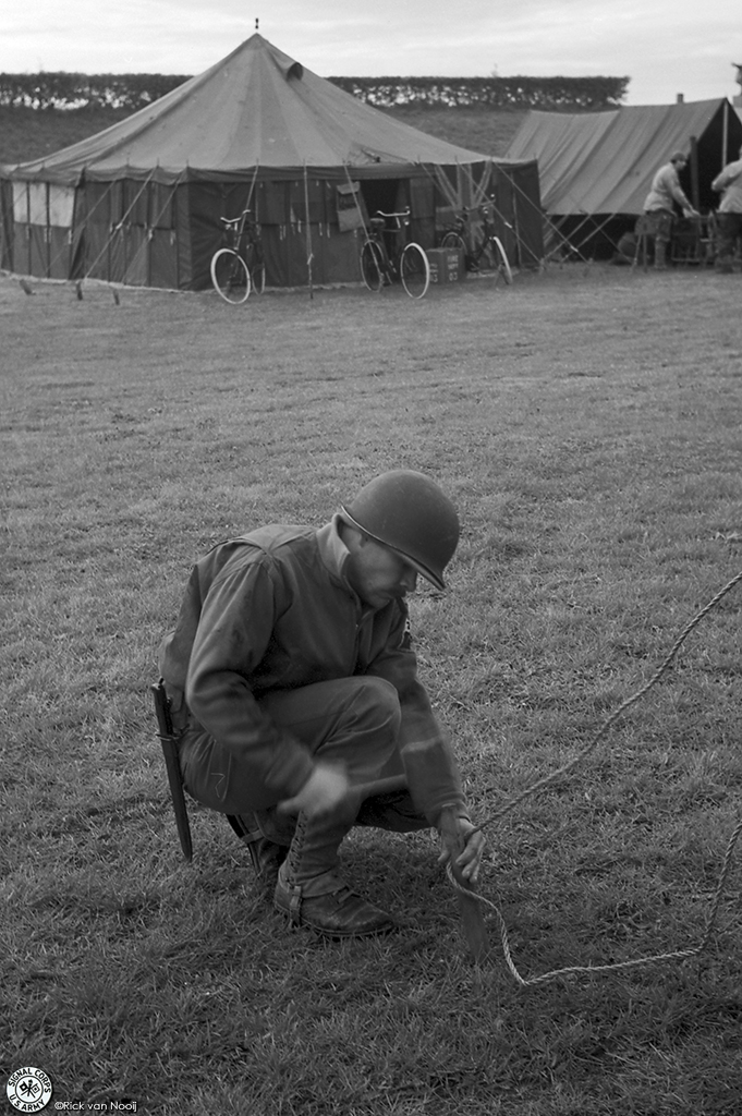 Leica IIIc, 50/2 Summitar, Y2 Filter, Rollei Retro 80s
