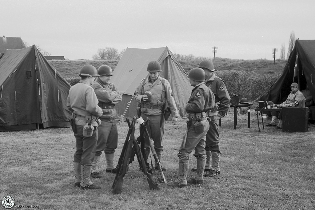 Leica IIIc, 50/2 Summitar, Y2 Filter, Rollei Retro 80s
