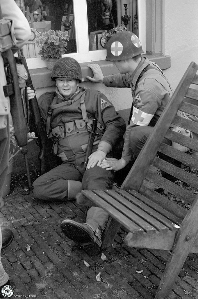 Leica IIIc, 50/2 Summitar, Y2 Filter, Rollei Retro 80s
