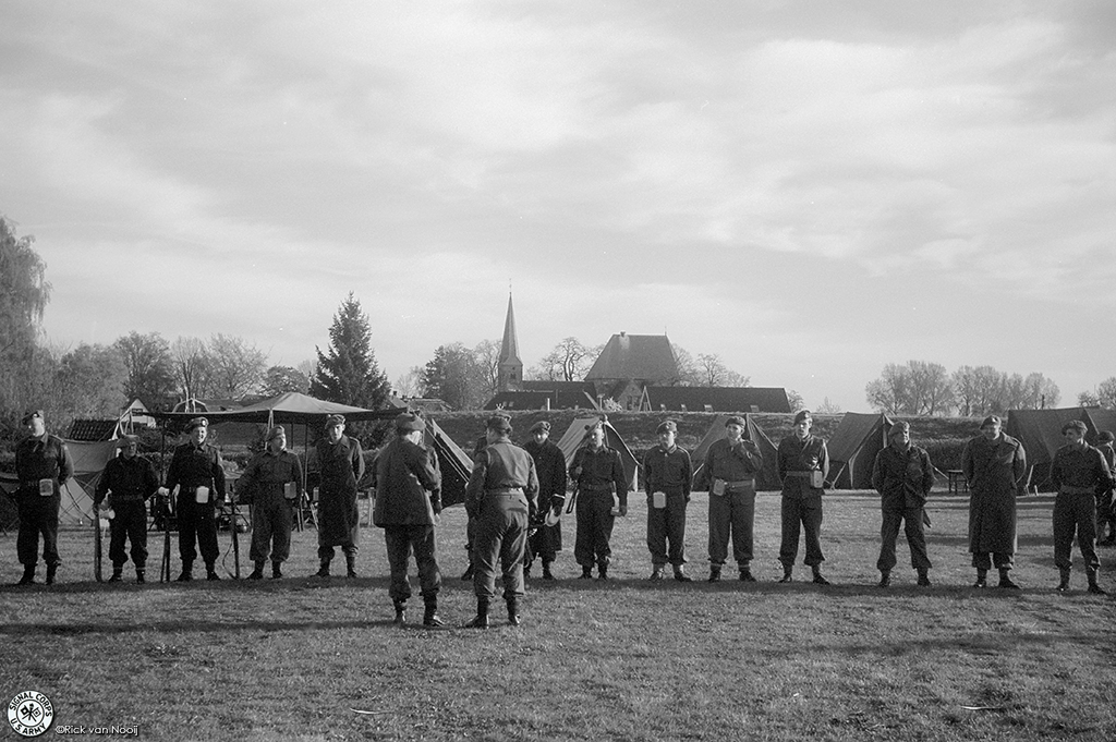 Zeiss Contax II, 50/1.5 Sonnar, Y2 filter, Fomapan 100
