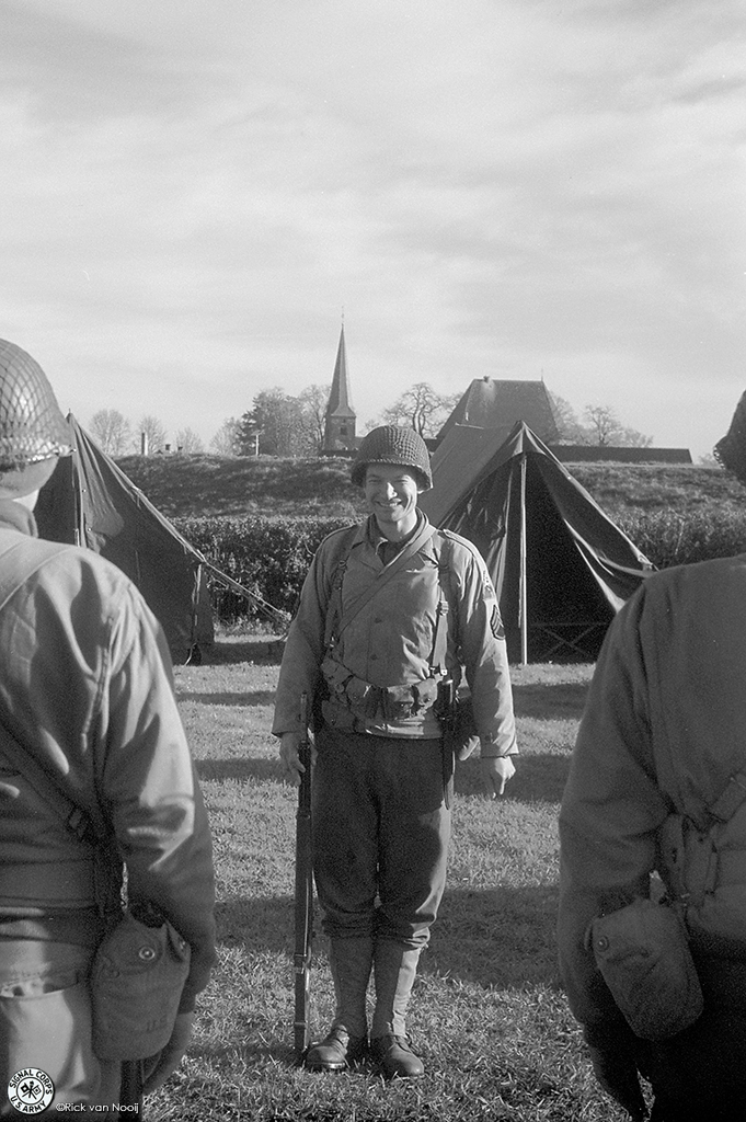 Zeiss Contax II, 50/1.5 Sonnar, Y2 filter, Fomapan 100
