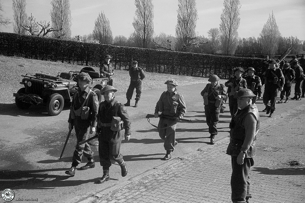 Zeiss Contax II, 50/1.5 Sonnar, Y2 filter, Fomapan 100
