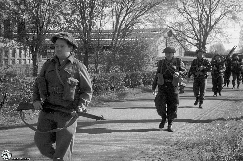 Zeiss Contax II, 50/1.5 Sonnar, Y2 filter, Fomapan 100
