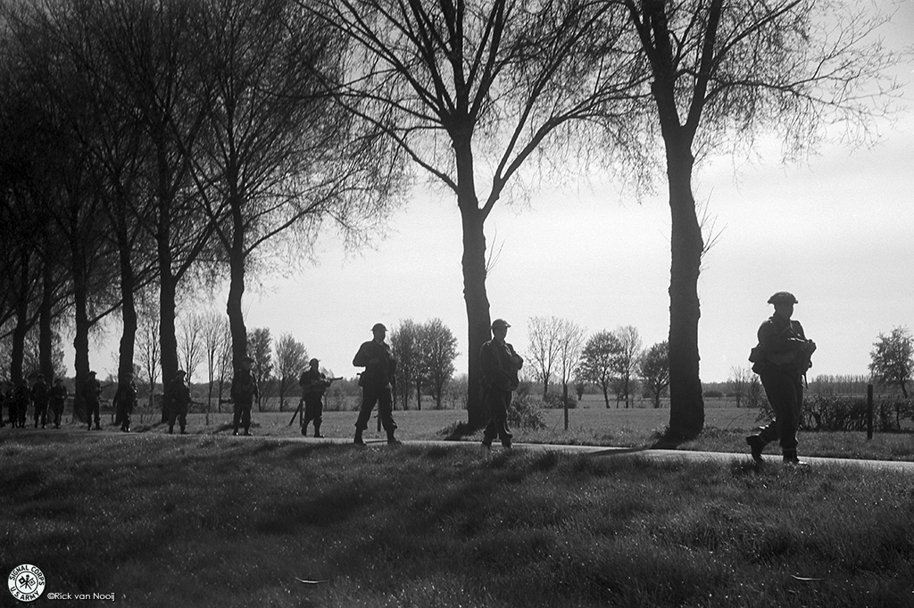 Zeiss Contax II, 50/1.5 Sonnar, Y2 filter, Fomapan 100
