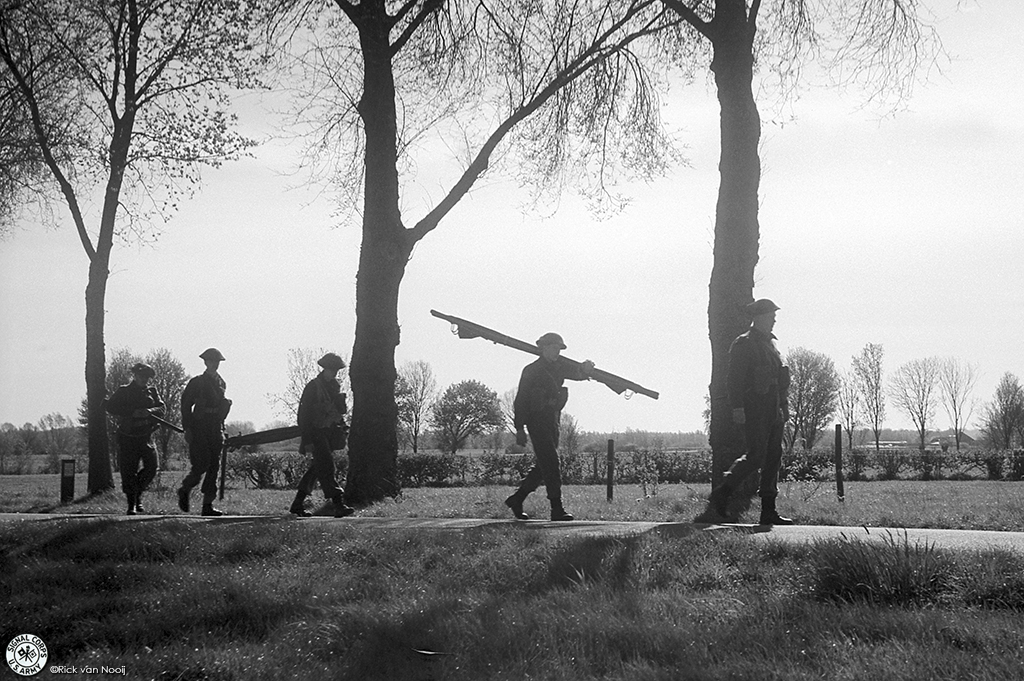 Zeiss Contax II, 50/1.5 Sonnar, Y2 filter, Fomapan 100
