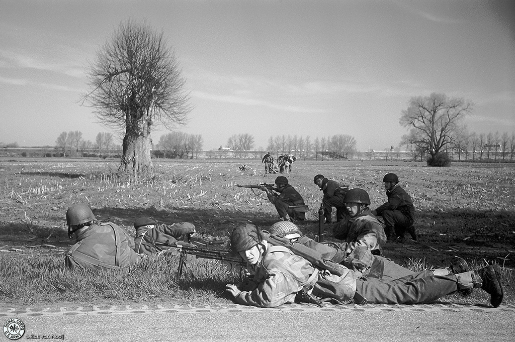 Zeiss Contax II, 50/1.5 Sonnar, Y2 filter, Fomapan 100
