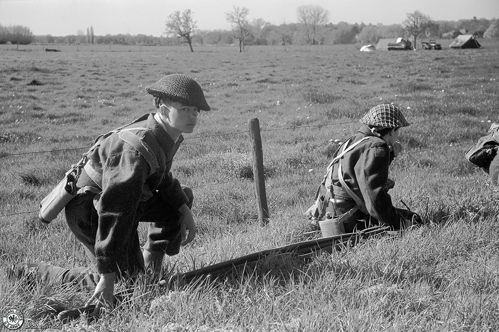 Zeiss Contax II, 50/1.5 Sonnar, Y2 filter, Fomapan 100
