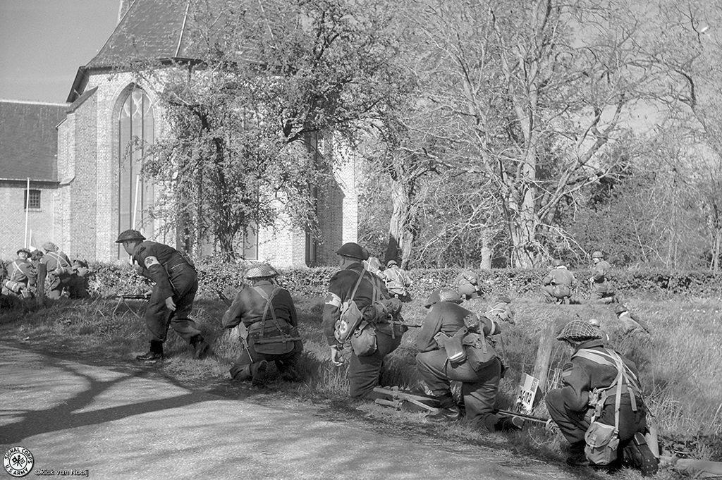 Zeiss Contax II, 50/1.5 Sonnar, Y2 filter, Fomapan 100
