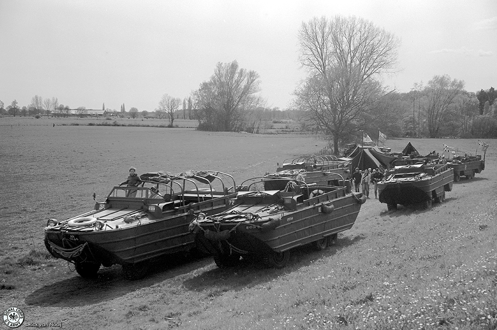 Zeiss Contax II, 50/1.5 Sonnar, Y2 filter, Fomapan 100
