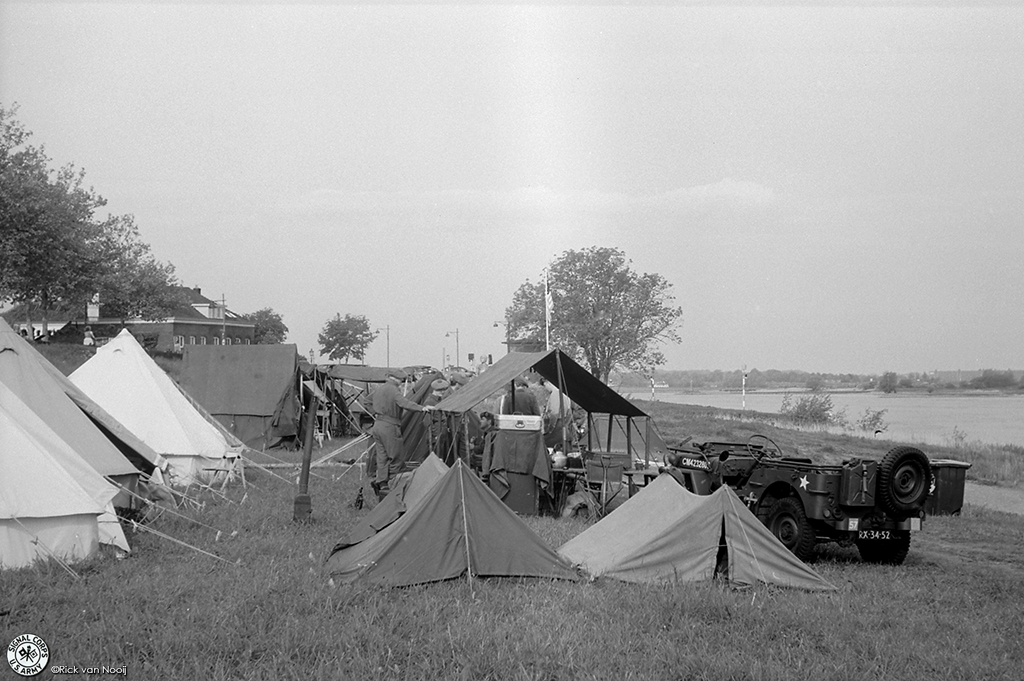 Leica If - CZJ 50/1.5 Sonnar - Rollei Retro 80s

